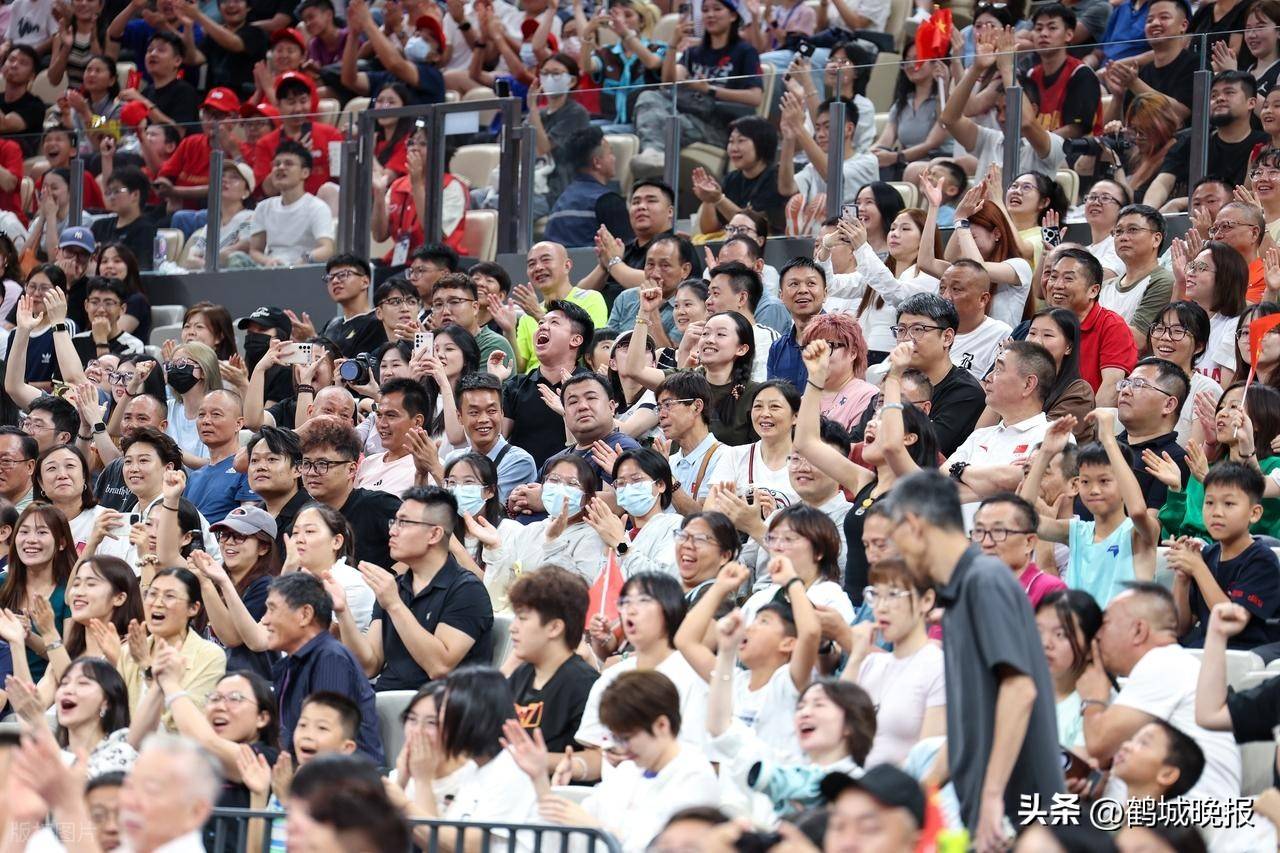 F1夜战：姑苏银狐队读秒扳平关东猎隼队，主帅临场妙招球迷期待下一战(中央五台cctv5在线直播f1最新消息)