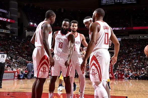 9九游官网 - 瓦伦西亚迎NBA季后赛关键赛，赛后防线松动，气氛紧张，球探报告显示潜力