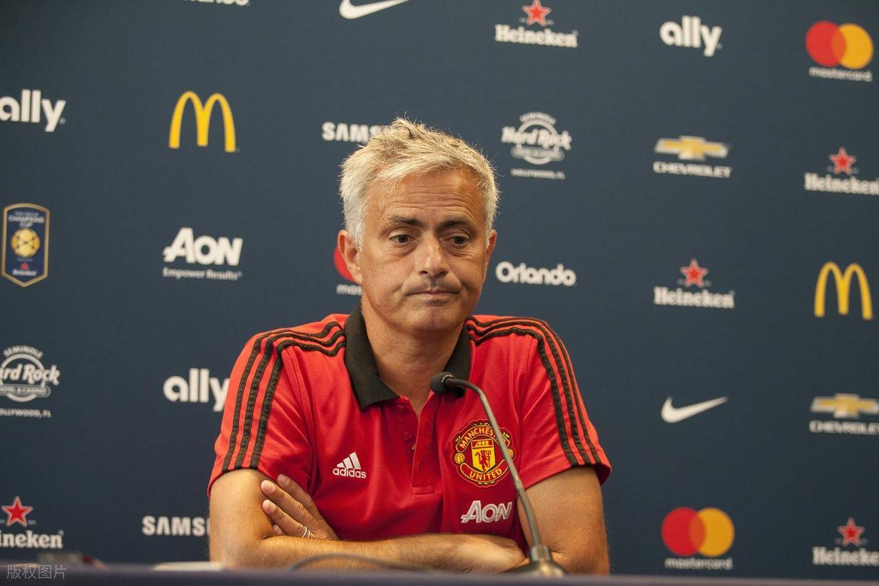  曼联迎中超关键赛，转会期伤情更新，质疑声仍在，团队化学反应显著