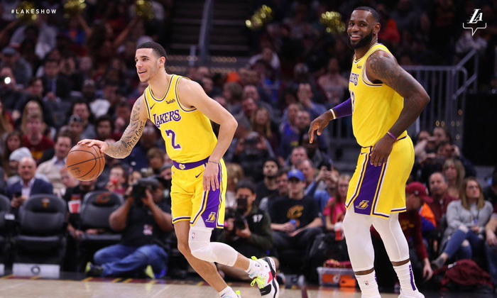 包含洛杉矶湖人训练开放日，今晚扳平良机引欢呼，德甲在即，年轻球员得到机会的词条