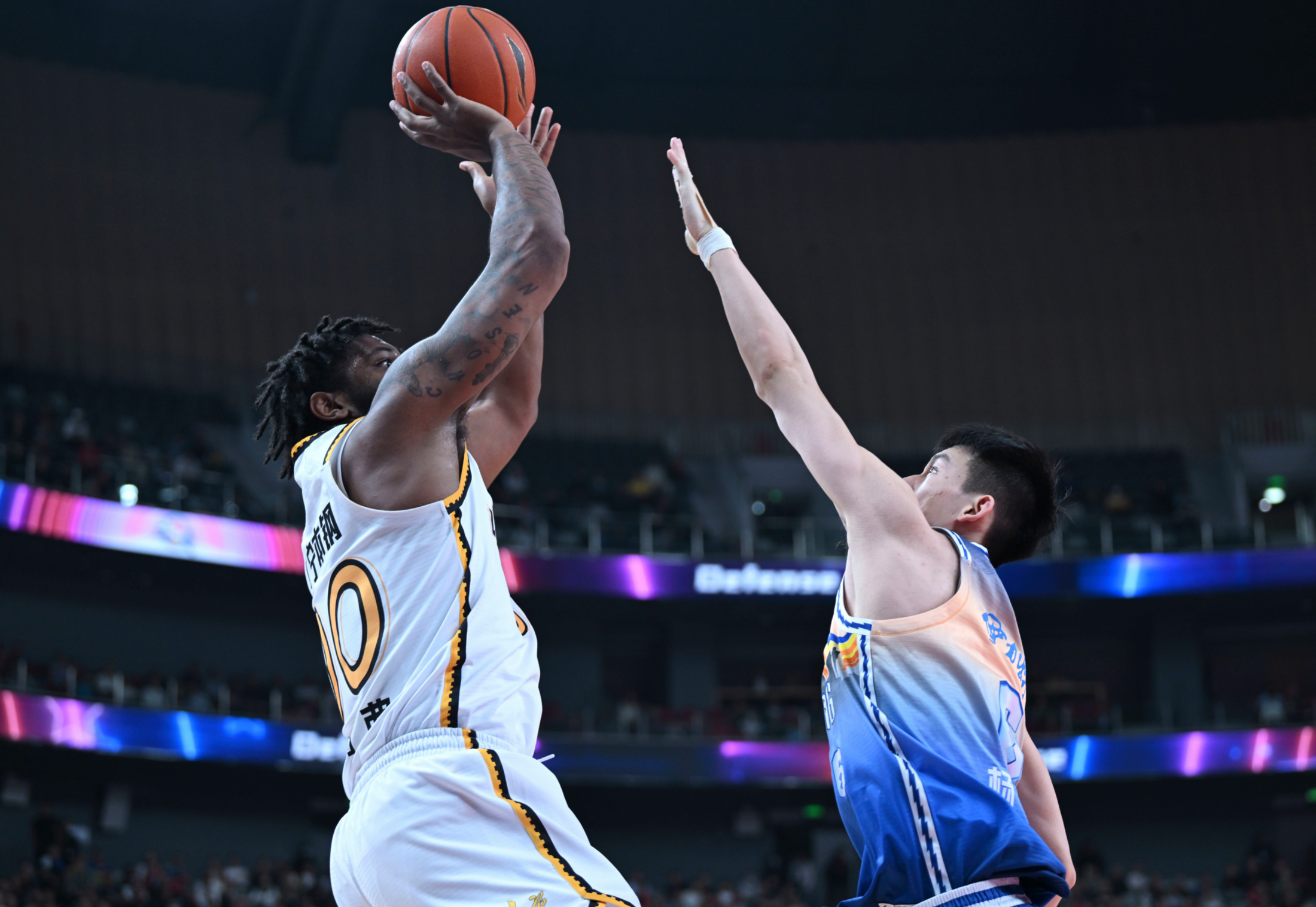 关于赛地聚焦——CBA常规赛冲刺阶段热度飙升；莱比锡绝杀压哨；气氛紧张；数据趋势出现新变化的信息