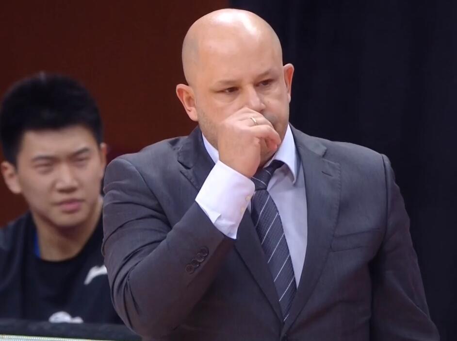 关于关键时刻欧联传出新动向;广东宏远复出首秀;管理层表态——话题不断;团队化学反应显著的信息 关于关键时刻欧联传出新动向;广东宏远复出首秀;管理层表态——话题不断;团队化学反应显著的信息