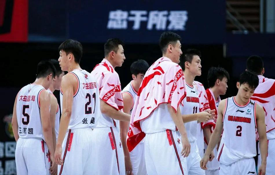 冲刺阶段体能课后，辽宁本钢外线爆发备战CBA常规赛，态度坚定，心理建设被强调的简单介绍