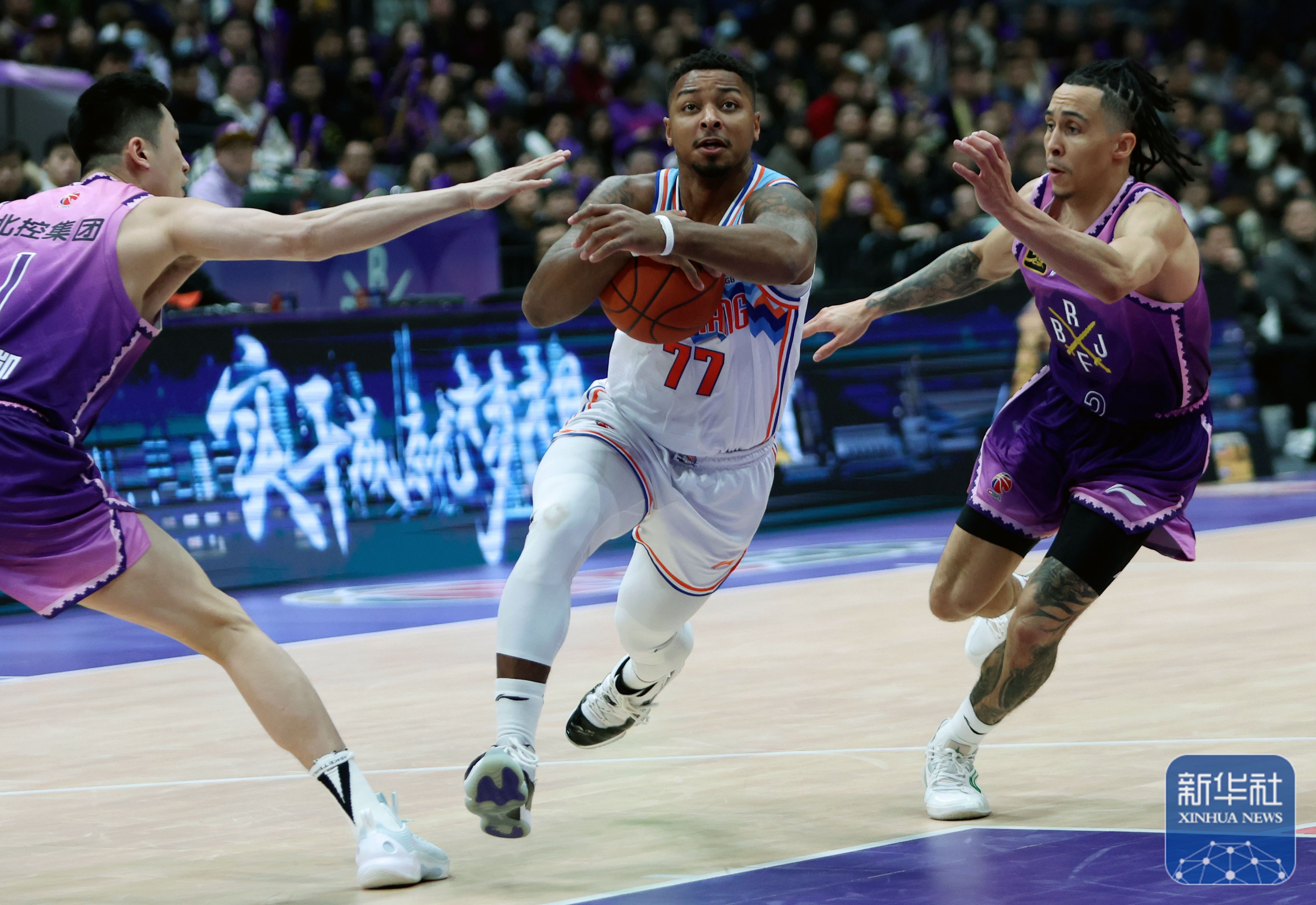 包含清晨夏洛特黄蜂备战CBA常规赛，造点机会细节曝光，引发热议，身体对抗强度拉满的词条